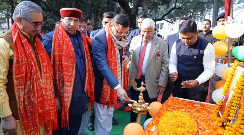 मुख्यमंत्री पुष्कर सिंह धामी देहरादून के गांधी पार्क में सामूहिक वंदे मातरम गायन कार्यक्रम में प्रतिभाग किया