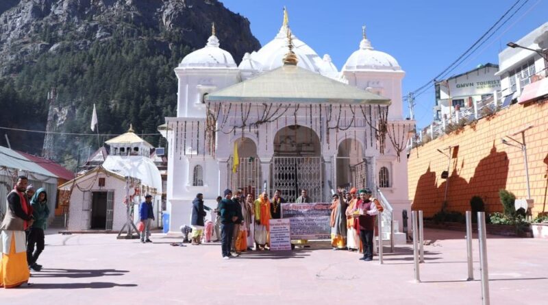 गंगोत्री व यमुनोत्री धाम में कपाट खुलने के बाद से 9 दिनों के भीतर दो लाख बारह हजार के अधिक श्रद्धालु पहॅॅुंचे