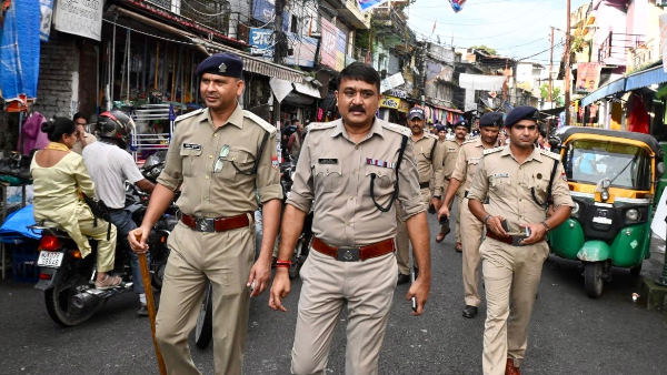 एसएसपी देहरादून के नेतृत्व में दून पुलिस द्वारा पलटन बाजार में व्यापक स्तर पर चलाया गया सत्यापन अभियान