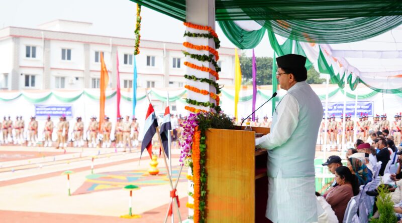 मुख्यमंत्री पुष्कर सिंह धामी ने पुलिसकर्मियों को दी चार सौगातें,शहीदों के परिजनों को किया सम्मानित