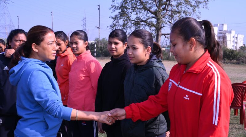 खेल मंत्री ने वॉलीबॉल टीम से लिया गोल्ड का वायदा, अगली बार मिलो तो गले में होना चाहिए गोल्ड मेडल : रेखा आर्या