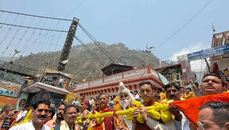 उत्तरकाशी में भगवान परशुराम जी के जन्मोत्सव पर शहर में भव्य शोभायात्रा और झांकी निकाली