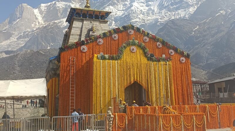 केदारनाथ धाम के कपाट कल 2 मई को विधि-विधान से खोले जाएंगे, ऋषिकेश, गुजरात से आई पुष्प समिति द्वारा मंदिर को 108 क्विंटल फूलों से भव्य रूप में सजाया गया