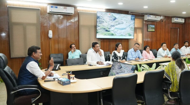 मुख्य सचिव ने जल स्रोत एवं नदी पुनरोद्धार प्राधिकरण (SARRA) के अंतर्गत चेक डैम प्रस्तावों में तेजी लाने के निर्देश दिए