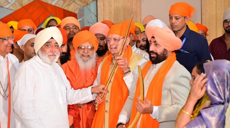 राज्यपाल और मुख्यमंत्री धामी ने ऋषिकेश से पंज प्यारों की अगुवाई में हेमकुंट साहिब यात्रा के लिए जाने वाले प्रथम जत्थे को रवाना किया