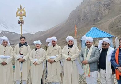 केंद्रीय स्वास्थ्य मंत्री जेपी नड्डा ने सेना, आईटीबीपी तथा एसएसबी के जवानों से मुलाकात कर सीमा क्षेत्र की सुरक्षा हेतु तैनात हथियारों व उपकरणों की जानकारी ली