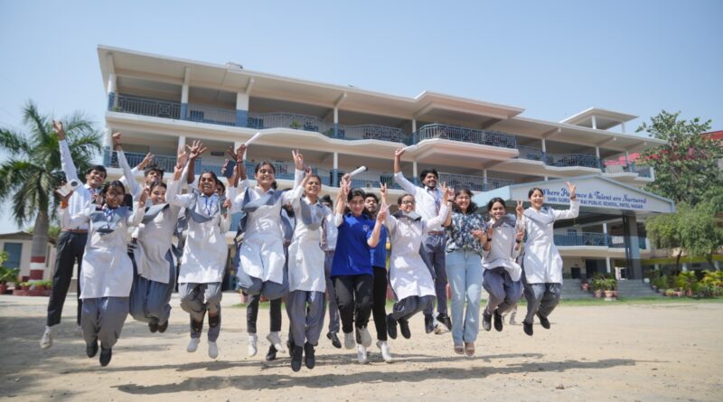 CBSE Result: एस.जी.आर.आर. एजुकेशन मिशन के छात्र-छात्राओं ने लहराया परचम