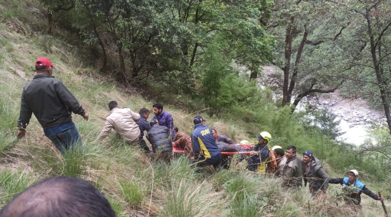 उत्तरकाशी, गंगनानी में यात्रियों को ले जा रहा हैली हुआ दुर्घटनाग्रस्त, 07 व्यक्ति सवार थे, 5 की मौत