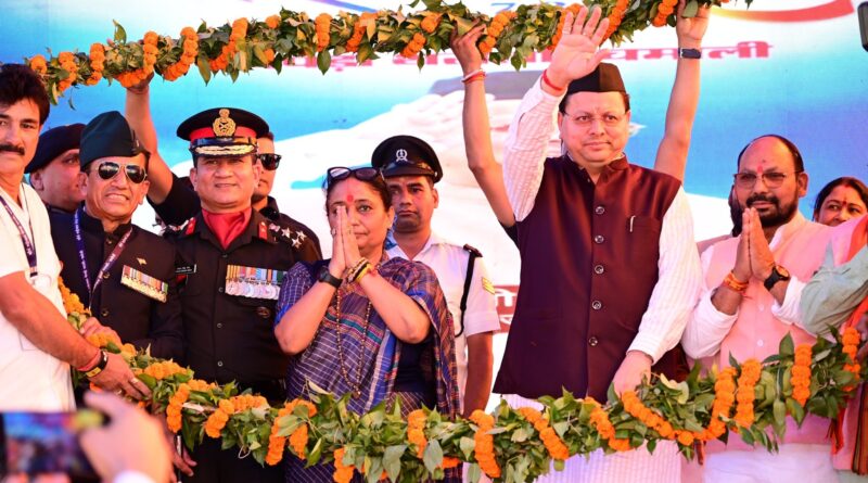 CM पुष्कर सिंह धामी ने थराली के चेपड़ों गांव में अशोक चक्र विजेता शहीद भवानी दत्त जोशी की स्मृति में आयोजित शौर्य महोत्सव में प्रतिभाग किया