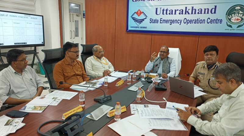 30 जून को मॉक ड्रिल की तैयारियों में जुटी सरकार, उत्तराखंड राज्य आपदा प्रबंधन प्राधिकरण स्थित राज्य आपातकालीन परिचालन केंद्र में टेबल टॉप एक्सरसाइज आयोजित