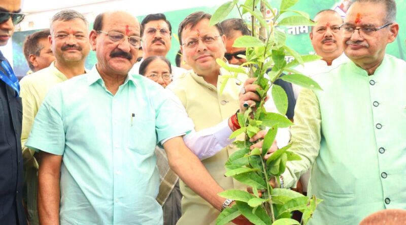 लोकपर्व हरेला पर सीएम धामी ने देहरादून में रुद्राक्ष का पौधा रोपा, “हरेला का त्योहार मनाओ, धरती माँ का ऋण चुकाओ” थीम पर आयोजित राज्यव्यापी पौधारोपण कार्यक्रम