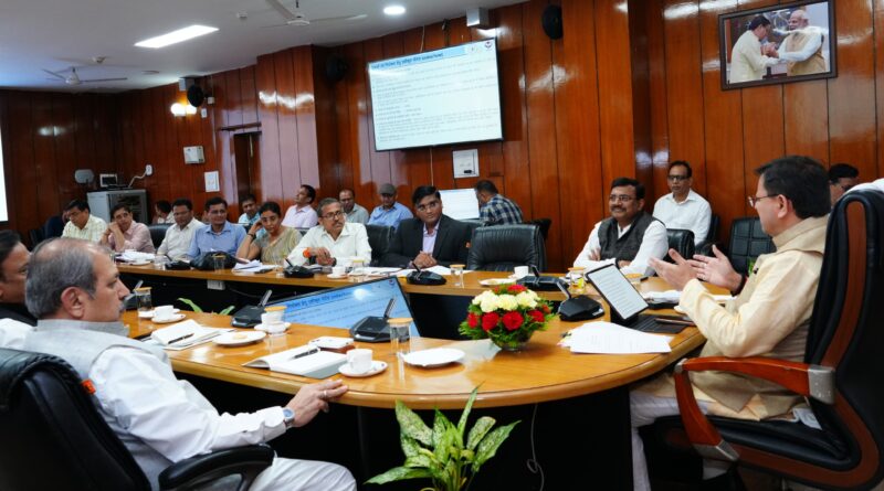 युवाओं को कौशल विकास और रोजगार से जोड़ने के लिए विभागीय सचिव समन्वय के साथ करें कार्य: CM धामी
