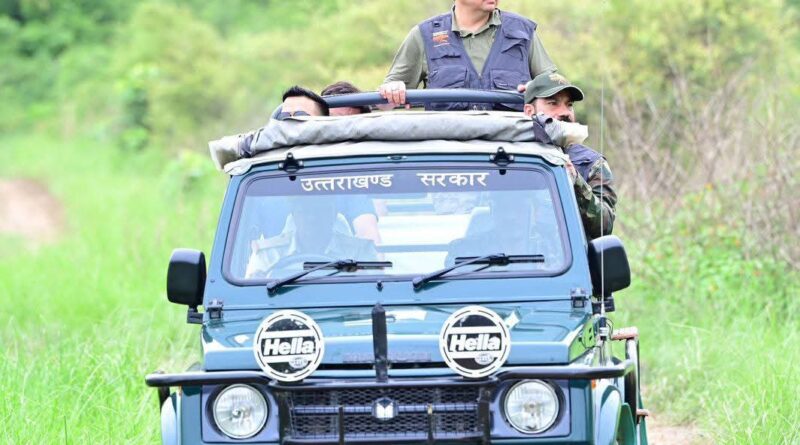 मुख्यमंत्री पुष्कर सिंह धामी ने कार्बेट नेशनल पार्क में जंगल सफारी के दौरान वन्य जीवन की अद्भुत और रोमांचकारी झलक का अनुभव किया