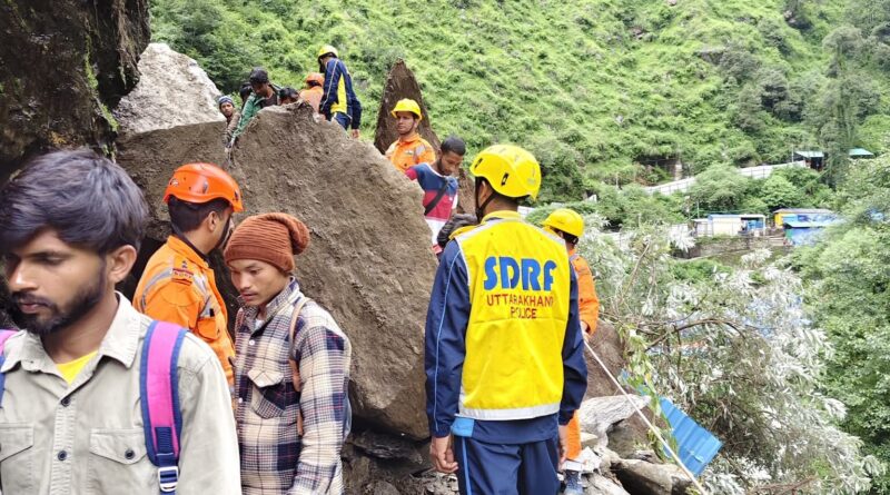 रुद्रप्रयाग के विभिन्न क्षेत्रों में हुई अतिवृष्टि, केदारनाथ धाम की तरफ से आने वाले 1600 यात्रियों को सुरक्षित स्थानों पर पहुंचाया गया