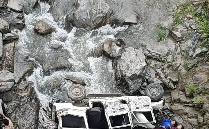 पिथौरागढ़ के थल क्षेत्र में दर्दनाक सड़क दुर्घटना, 8 की मृत्यु, 6 घायल