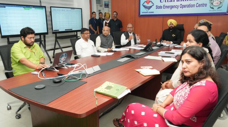 राज्यपाल ने राज्य आपातकालीन परिचालन केंद्र पहुंचकर धराली में संचालित राहत और बचाव कार्यों की समीक्षा की