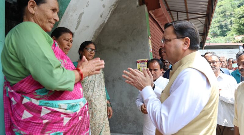 मुख्यमंत्री पुष्कर सिंह धामी ने पौड़ी गढ़वाल के आपदाग्रस्त क्षेत्र सैंजी का स्थलीय निरीक्षण किया, आपदा प्रभावित ग्रामीणों से हालचाल जाना