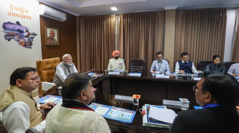 उत्तराखण्ड में प्राकृतिक आपदा से हुए नुकसान का जायजा लेने पहुंचे प्रधानमंत्री मोदी, जौलीग्रांट एअरपोर्ट पर आपदा राहत कार्यों की गहन समीक्षा की