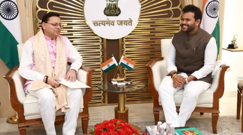 मुख्यमंत्री धामी ने जौलीग्रांट हवाई अड्डे पर रात्रिकालीन हवाई सेवा के संचालन का भी केन्द्रीय मंत्री से अनुरोध किया