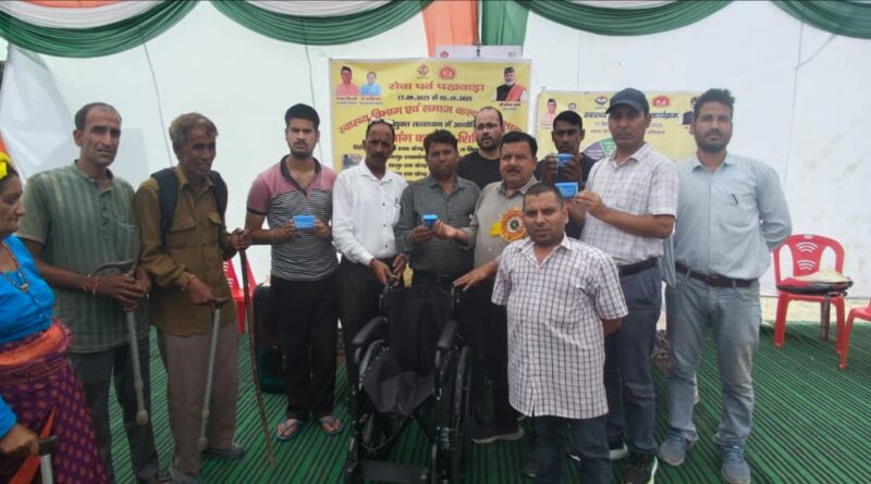 स्वास्थ्य मंत्री डॉ. धन सिंह रावत की पहल पर उत्तरकाशी में वृहद स्वास्थ्य शिविर आयोजित, विशेषज्ञ चिकित्सकों ने ग्रामीणों का स्वास्थ्य परीक्षण कर निःशुल्क परामर्श व दवाइयाँ वितरित कीं