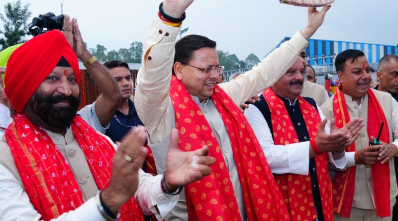 देहरादून के परेड ग्राउंड में आयोजित दशहरा महोत्सव व रावण दहन में पहुंचे सीएम धामी, जानिए दिया संदेश