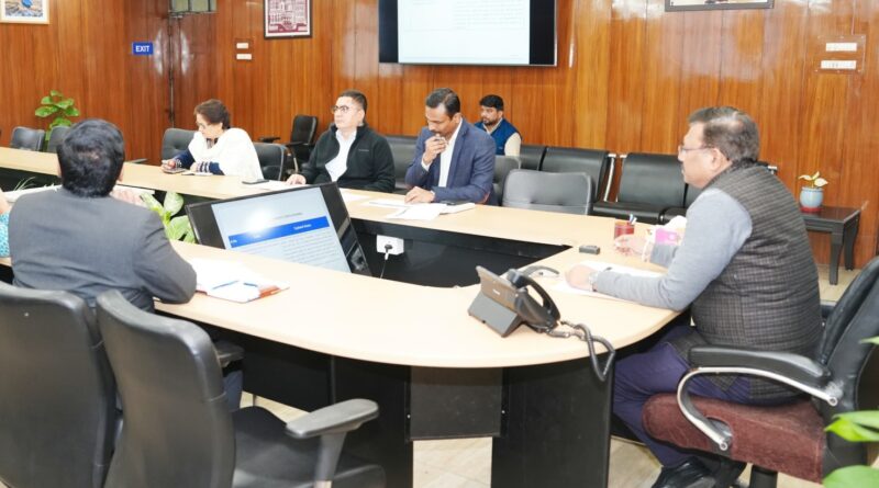 मुख्य सचिव आनन्द बर्द्धन ने अधिकारियों के साथ पीएम श्री स्कूलों की समीक्षा की,कहा-32 पीएम श्री स्कूलों में एकीकृत विज्ञान प्रयोगशालाओं की स्थापना में भी तेजी लायी जाए