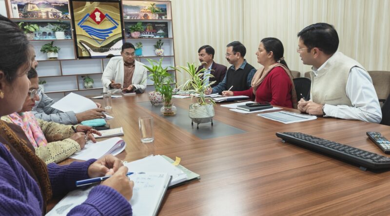 CM धामी की घोषणा के बाद स्वास्थ्य विभाग की बैठक, टिहरी में सुरसिंहधार स्थित राजकीय नर्सिंग कॉलेज को पी.जी. कॉलेज के रूप में विकसित करने को लेकर हुई चर्चा