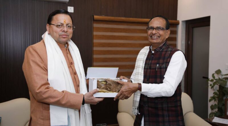 केंद्रीय कृषि एवं ग्रामीण विकास मंत्री शिवराज सिंह चौहान से मिले मुख्यमंत्री पुष्कर सिंह धामी,184 ग्रामीण सड़कों के निर्माण हेतु ₹1700 करोड़ की धनराशि स्वीकृत