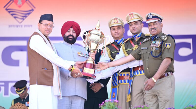 गणतंत्र दिवस के अवसर पर राज्यपाल ने लोक भवन एवं परेड ग्राउंड में फहराया राष्ट्रीय ध्वज, पुलिस अधिकारियों को पदक अलंकरण कर सम्मानित किया