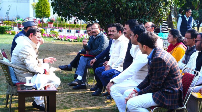 मुख्यमंत्री पुष्कर सिंह धामी ने सरकारी कार्यालयों और कार्यस्थलों पर अधिकारी- कर्मचारी और शिक्षकों की सुरक्षा के लिए SOP बनाने के निर्देश दिए