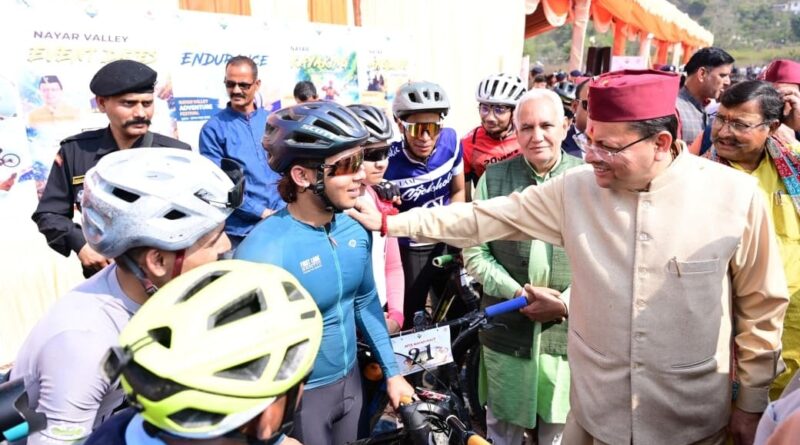 मुख्यमंत्री पुष्कर सिंह धामी ने पौड़ी गढ़वाल के बिलखेत में आयोजित नयार वैली फेस्टिवल का शुभारंभ किया