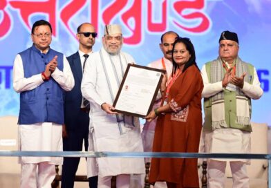 गृह मंत्री अमित शाह ने हरिद्वार में  पाकिस्तान, अफगानिस्तान से आए 162 शरणार्थियों को भारत की नागरिकता का प्रमाणपत्र प्रदान किया