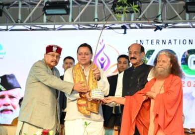 मुख्यमंत्री पुष्कर सिंह धामी ने टिहरी के गंगा रिजॉर्ट मुनिकी रेती में आयोजित अंतर्राष्ट्रीय योग महोत्सव 2026 में प्रतिभाग किया