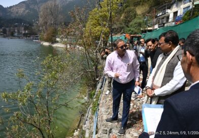 मुख्य सचिव आनंद बर्द्धन ने श्री कैंची धाम मंदिर में निर्माणाधीन विभिन्न निर्माण कार्यों  की सुरक्षात्मक कार्यों का स्थलीय निरीक्षण किया