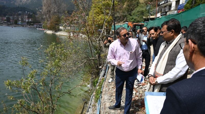 मुख्य सचिव आनंद बर्द्धन ने श्री कैंची धाम मंदिर में निर्माणाधीन विभिन्न निर्माण कार्यों  की सुरक्षात्मक कार्यों का स्थलीय निरीक्षण किया