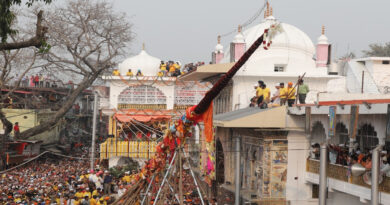 श्री दरबार साहिब में आस्था का महासागर श्री झण्डे जी पर झुके लाखों शीश, 4 बजकर 12 मिनट पर हुआ श्री झण्डे जी का आरोहण
