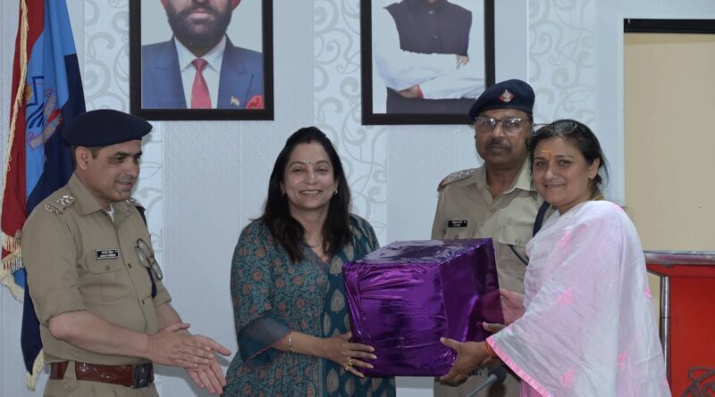 निरीक्षक भावना कैंथोला का पुलिस उपाधीक्षक पद पर प्रमोशन, उत्तरकाशी से अल्मोडा स्थानांतरण पर दी भावभीनी विदाई