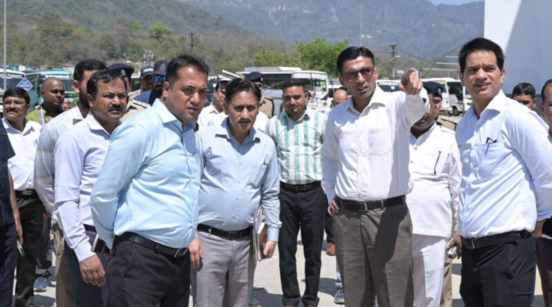 चारधाम यात्रा पंजीकरण हेतु ट्राजिट कैम्प ऋषिकेश में 30 पंजीकरण कांउटर सहित 30 मोबाईल टीमें तैनात