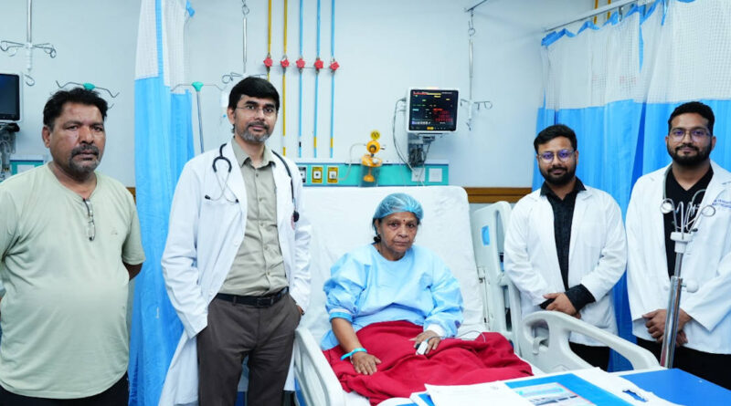 बड़ी उपलब्धि: श्री महंत इन्दिरेश अस्प्ताल में बिना सर्जरी घुटने के दर्द का सफल उपचार