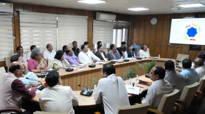 चारधाम यात्रा को लेकर स्वास्थ्य मंत्री सुबोध उनियाल ने की समीक्षा, कहा- सरकारी अस्पताल को रेफरल अस्पताल का तगमा खत्म करना होगा