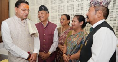 मुख्यमंत्री पुष्कर सिंह धामी ने प्रदेश के विभिन्न जनपदों से आए लोगों की समस्याओं को सुना,