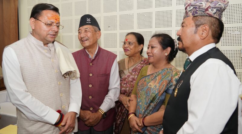 मुख्यमंत्री पुष्कर सिंह धामी ने प्रदेश के विभिन्न जनपदों से आए लोगों की समस्याओं को सुना,
