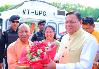 योगी आदित्यनाथ और पुष्कर सिंह धामी ने संयुक्त रूप से यमकेश्वर क्षेत्र का भ्रमण कर महायोगी गुरु गोरखनाथ राजकीय महाविद्यालय बिथ्याणी में विभिन्न विकास परियोजनाओं का शिलान्यास व लोकार्पण किया