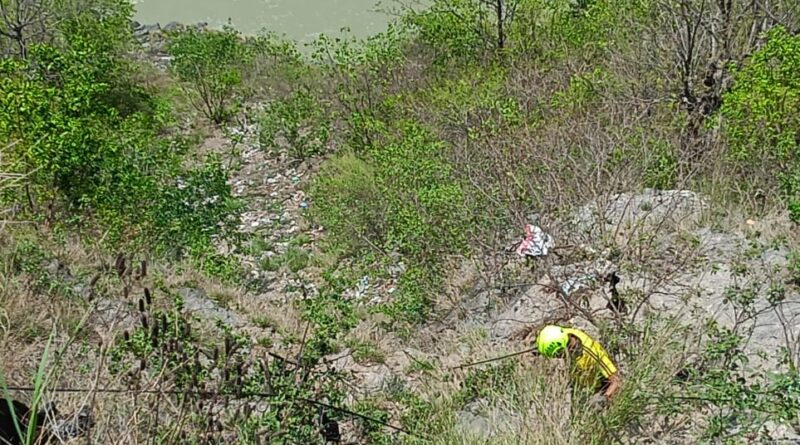 देवप्रयाग में नदी में गिरी इनोवा कार, SDRF का व्यापक रेस्क्यू अभियान जारी; 03 शव बरामद, 04 की तलाश जारी
