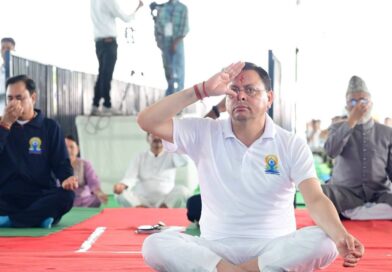 मुख्यमंत्री पुष्कर सिंह धामी ने 12वें अंतर्राष्ट्रीय योग दिवस के अवसर पर बनबसा में सामूहिक योगाभ्यास किया