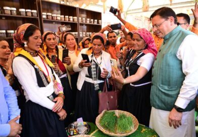 गोपेश्वर में आयोजित ‘सेवा, सुशासन एवं समर्पण’ सेवा पखवाड़े के अंतर्गत ‘जन-जन की सरकार, जन-जन के द्वार’ कार्यक्रम में CM धामी ने क्या कहा