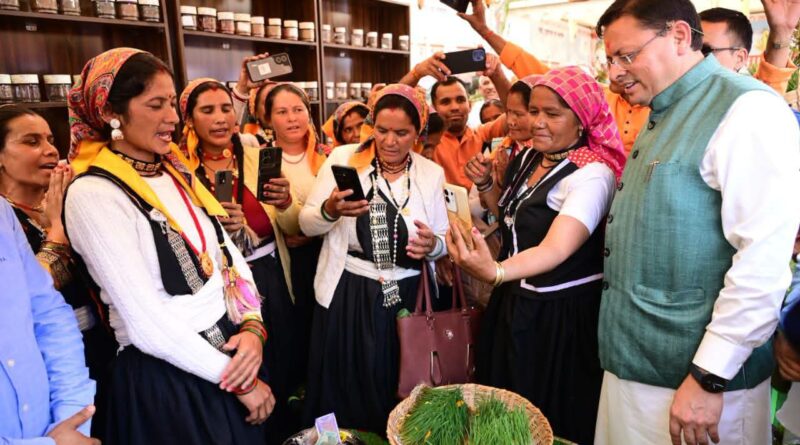 गोपेश्वर में आयोजित ‘सेवा, सुशासन एवं समर्पण’ सेवा पखवाड़े के अंतर्गत ‘जन-जन की सरकार, जन-जन के द्वार’ कार्यक्रम में CM धामी ने क्या कहा