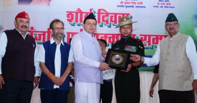 मुख्यमंत्री पुष्कर सिंह धामी ने परमवीर चक्र से सम्मानित वीरों के लिए अनुग्रह राशि डेढ़ करोड़ रुपये से बढ़ाकर ₹2 करोड़ करने की घोषणा की