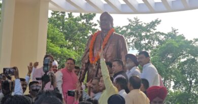 CM धामी ने क्रांतिकारी शहीद ऊधम सिंह की 40 लाख की लागत से स्थापित 9 फीट ऊँची कांस्य प्रतिमा का अनावरण किया