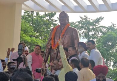 CM धामी ने क्रांतिकारी शहीद ऊधम सिंह की 40 लाख की लागत से स्थापित 9 फीट ऊँची कांस्य प्रतिमा का अनावरण किया